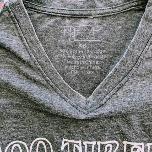 Graphic tee bundle XS/S - Picture 3 of 11